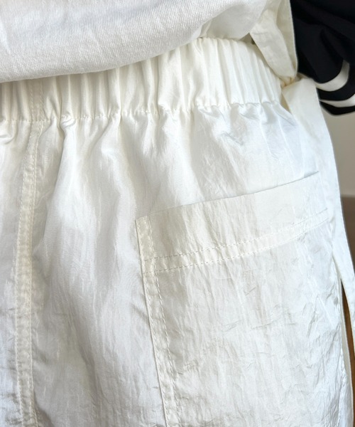 moment+（モーメントプラス）の「ナイロン光沢シャイニーワッシャーリボンテープカーゴパンツ（カーゴパンツ・レディース・オフホワイト/グレー/ブラック/ピンク・M）」の15枚目の写真