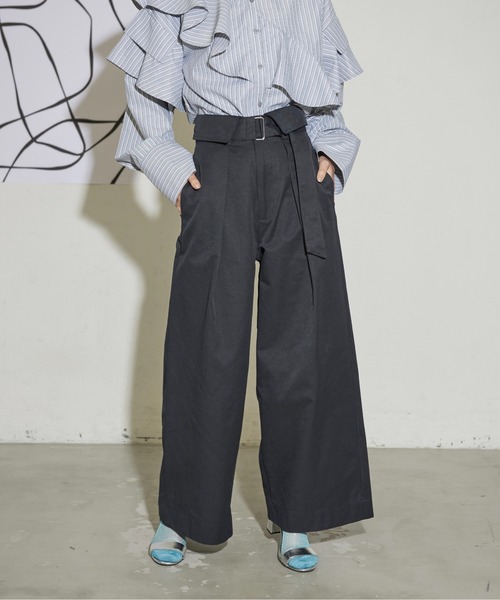 THE YOn（ザヨン）の「カフウエストベルテッドタックワイドパンツ（チノパンツ・レディース・オリーブ/チャコールグレー/ネイビー・M/S）」の22枚目の写真