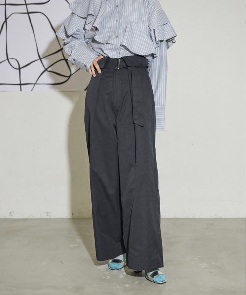 THE YOn（ザヨン）の「カフウエストベルテッドタックワイドパンツ（チノパンツ・レディース・オリーブ/チャコールグレー/ネイビー・M/S）」の21枚目の写真