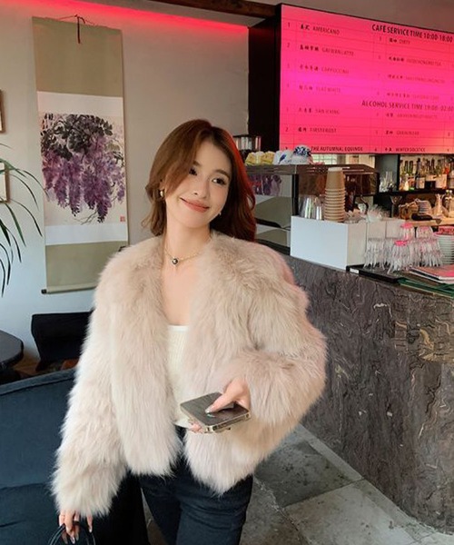 meJane（ミージェーン）の「ノーカラーボリュームフェイクファー