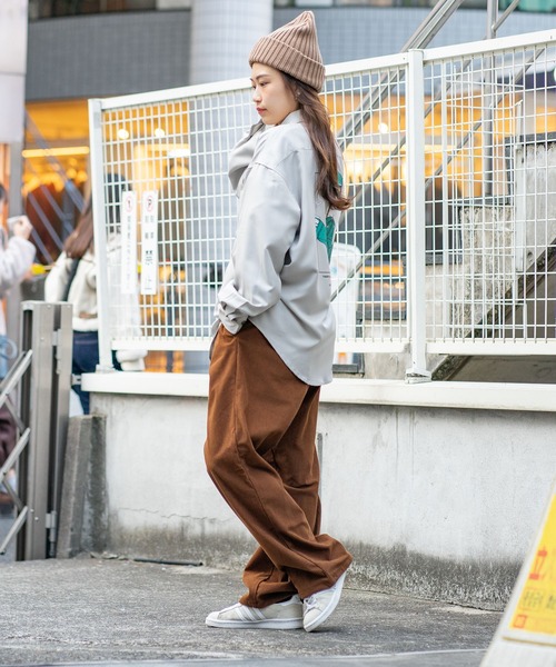 UNIIT（ユニット）の「【UNIIT/ユニット】 ガールズバックプリント ビッグシルエットシャツ（シャツ/ブラウス・メンズ・グレー系その他2/ブルー系その他/ホワイト系その他2/ブラック系その他/グレー系その他/ブルー系その他2・MEDIUM/LARGE）」の15枚目の写真
