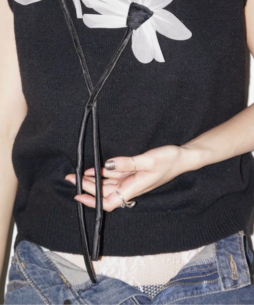 musubore(ムスボレ)の「【 select 】flower charm vest / フラワーチャームベスト(ベスト・レディース・ブラック・FREE)」の12枚目の写真