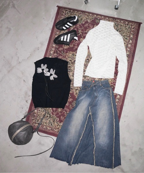 musubore(ムスボレ)の「【 select 】flower charm vest / フラワーチャームベスト(ベスト・レディース・ブラック・FREE)」の4枚目の写真