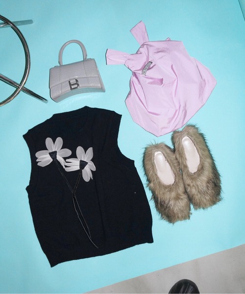 musubore(ムスボレ)の「【 select 】flower charm vest / フラワーチャームベスト(ベスト・レディース・ブラック・FREE)」の11枚目の写真