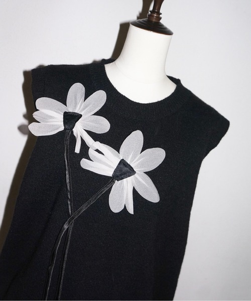 musubore(ムスボレ)の「【 select 】flower charm vest / フラワーチャームベスト(ベスト・レディース・ブラック・FREE)」の15枚目の写真