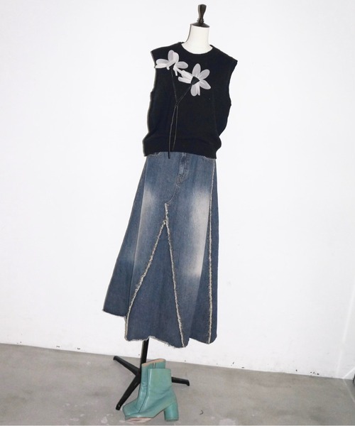 musubore(ムスボレ)の「【 select 】flower charm vest / フラワーチャームベスト(ベスト・レディース・ブラック・FREE)」の10枚目の写真