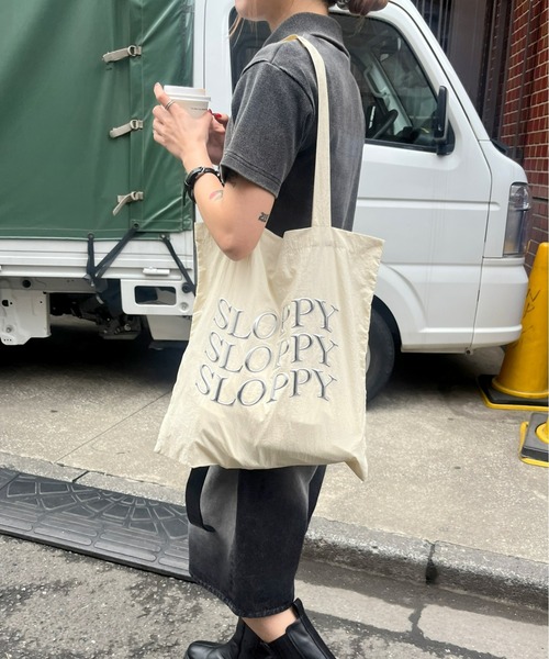 WHO'S WHO gallery(フーズフーギャラリー)の「【SLOPPY/スロッピー】メタルプリントトート(トートバッグ・レディース・チャコールグレー/ライトグレー/サックスブルー/ブラック/アイボリー・FREE)」の2枚目の写真