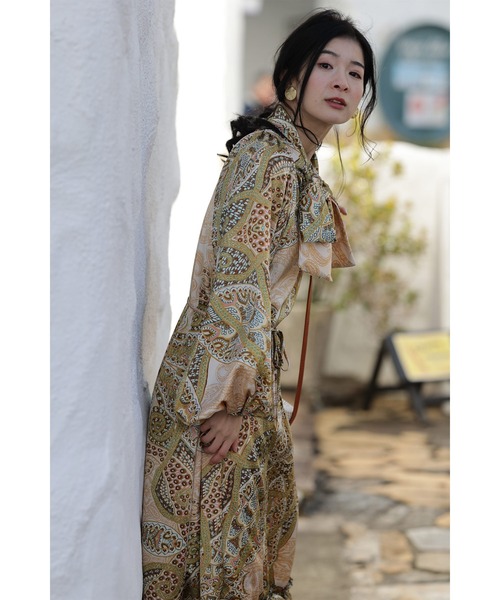 紐ベルト付き）ふんわり結ぶリボンネックのエスニック柄ロング