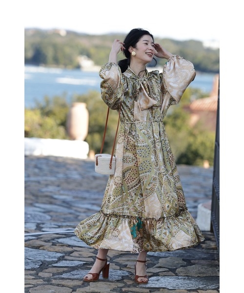 紐ベルト付き）ふんわり結ぶリボンネックのエスニック柄ロング