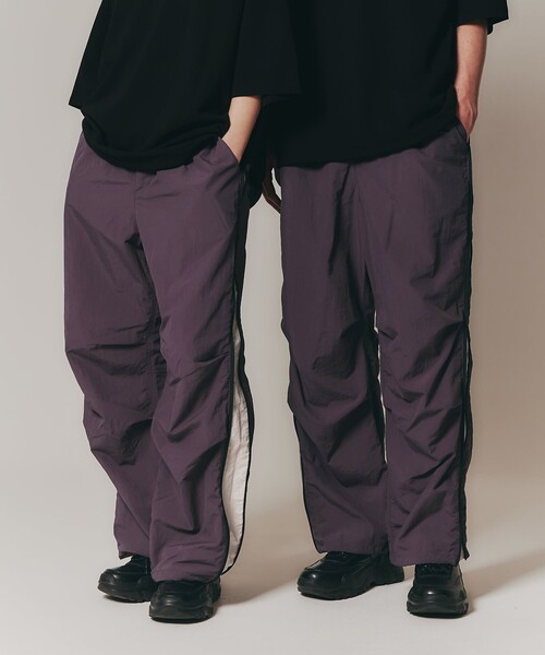 tk.TAKEO KIKUCHI（ティーケータケオキクチ）の「◆サイドオープンナイロンパンツ（その他パンツ・メンズ・ブラック/チャコールグレー・03/02）」の2枚目の写真