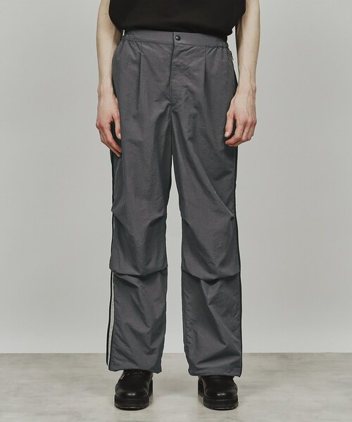 tk.TAKEO KIKUCHI（ティーケータケオキクチ）の「◆サイドオープンナイロンパンツ（その他パンツ・メンズ・ブラック/チャコールグレー・03/02）」の4枚目の写真