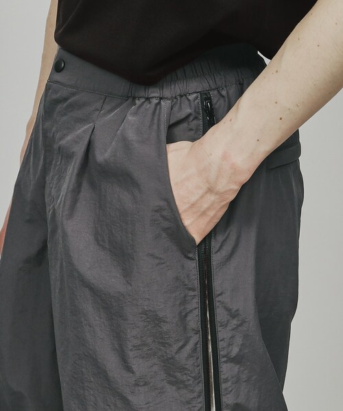 tk.TAKEO KIKUCHI（ティーケータケオキクチ）の「◆サイドオープンナイロンパンツ（その他パンツ・メンズ・ブラック/チャコールグレー・03/02）」の9枚目の写真