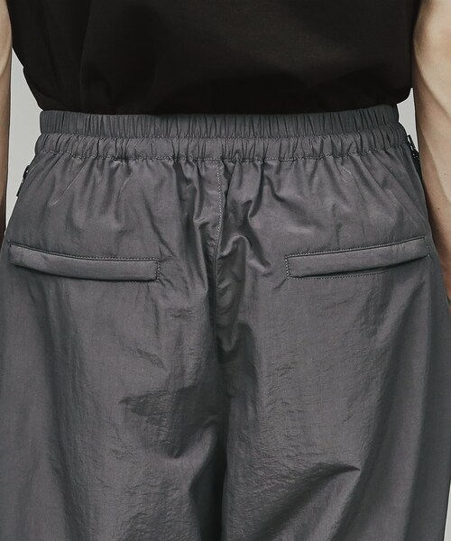 tk.TAKEO KIKUCHI（ティーケータケオキクチ）の「◆サイドオープンナイロンパンツ（その他パンツ・メンズ・ブラック/チャコールグレー・03/02）」の10枚目の写真