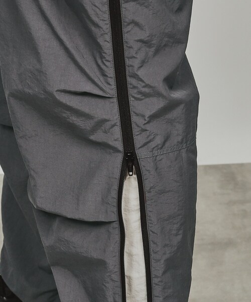 tk.TAKEO KIKUCHI（ティーケータケオキクチ）の「◆サイドオープンナイロンパンツ（その他パンツ・メンズ・ブラック/チャコールグレー・03/02）」の14枚目の写真