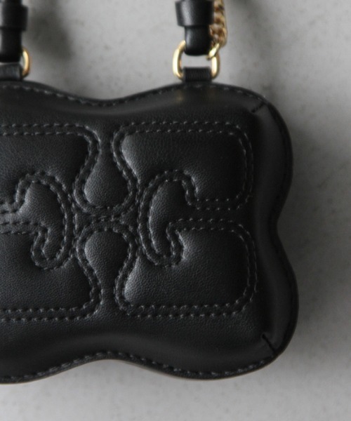 GANNI（ガニー）の「GANNI Butterfly Nano Crossbody（ショルダーバッグ・レディース・ブラック・ONE SIZE）」の4枚目の写真