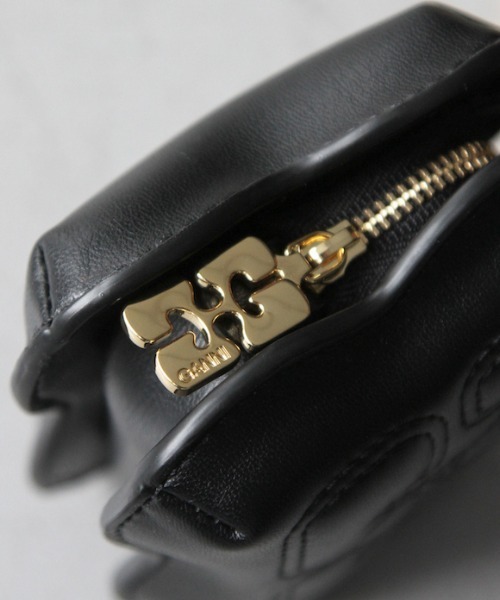 GANNI（ガニー）の「GANNI Butterfly Nano Crossbody（ショルダーバッグ・レディース・ブラック・ONE SIZE）」の2枚目の写真