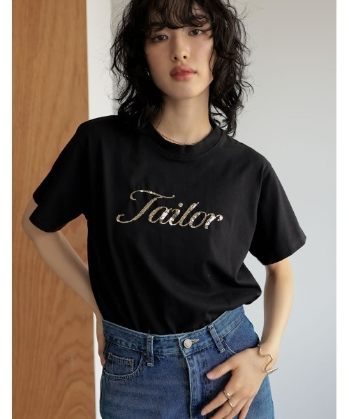 Re:EDIT（リエディ）の「[着た瞬間ひんやり][接触冷感][UVカット]スパンコール筆記体ロゴTシャツ（Tシャツ/カットソー・レディース・チャコールグレー/ブラック/ホワイト・MEDIUM/LARGE）」の3枚目の写真