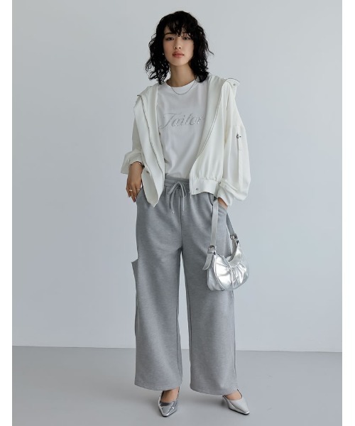 Re:EDIT（リエディ）の「[着た瞬間ひんやり][接触冷感][UVカット]スパンコール筆記体ロゴTシャツ（Tシャツ/カットソー・レディース・チャコールグレー/ブラック/ホワイト・MEDIUM/LARGE）」の9枚目の写真