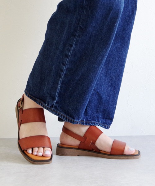 PUPE（プーペ）の「PUPE（プーペ） / ダブルベルト バックストラップレザーサンダル  230421-P（サンダル・レディース・ブラック/ブラウン・38/37/35/39/36）」の2枚目の写真