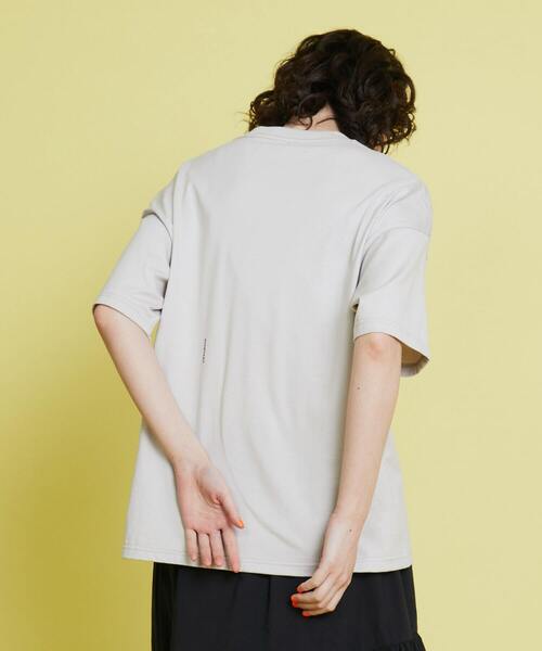 FRAPBOIS(フラボア)の「テイストブーケT(Tシャツ/カットソー・レディース・チャコールグレー/グレイッシュベージュ・2/1)」の4枚目の写真