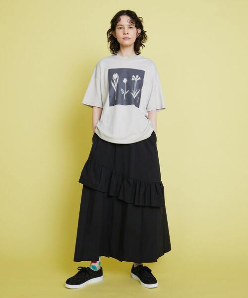 FRAPBOIS(フラボア)の「テイストブーケT(Tシャツ/カットソー・レディース・チャコールグレー/グレイッシュベージュ・2/1)」の9枚目の写真
