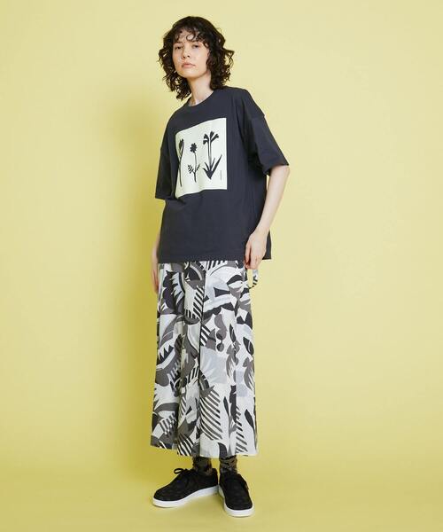 FRAPBOIS(フラボア)の「テイストブーケT(Tシャツ/カットソー・レディース・チャコールグレー/グレイッシュベージュ・2/1)」の14枚目の写真