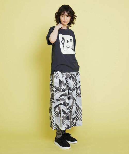 FRAPBOIS(フラボア)の「テイストブーケT(Tシャツ/カットソー・レディース・チャコールグレー/グレイッシュベージュ・2/1)」の15枚目の写真