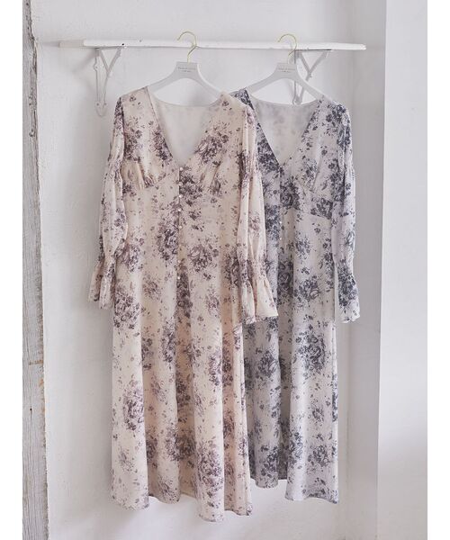 お値段見直しました◡̈♥︎ メゾンドフルール　フラワープリントワンピース フラワープリントワンピース/Maison de FLEUR Petite Robe