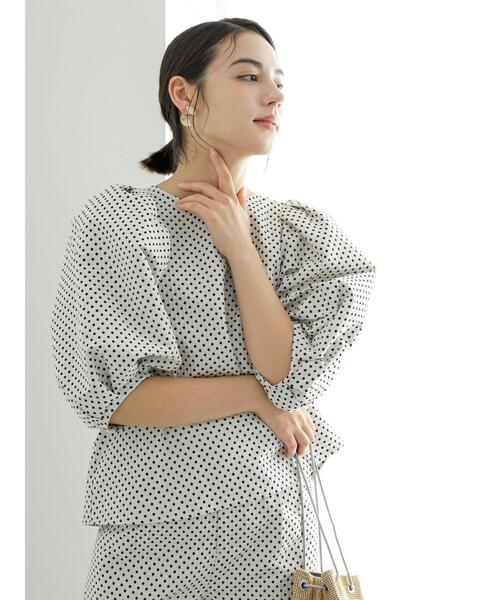 Te chichi（テチチ）の「ドットジャカードボリューム袖ブラウス 
