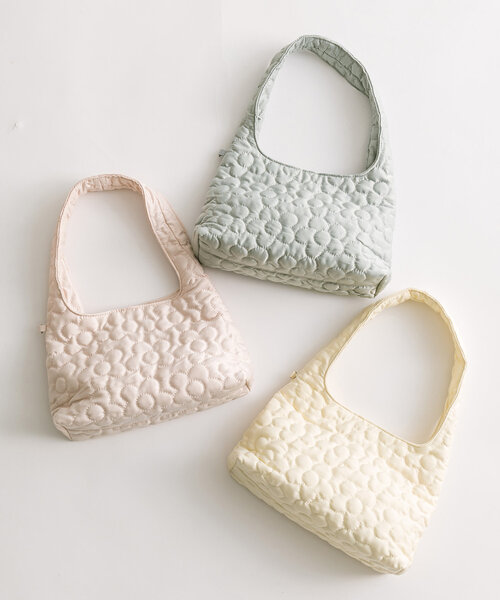 OLIVE des OLIVE（オリーブデオリーブ）の「フラワーキルティングバッグ　1041120110（ショルダーバッグ・レディース・アイボリー/ブルー/ピンク・FREE）」の4枚目の写真