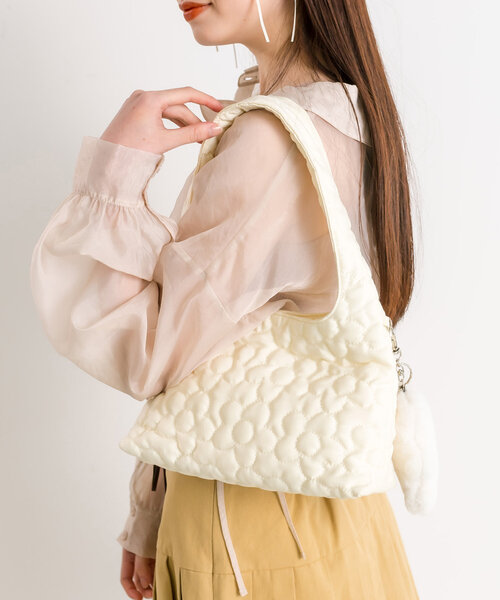 OLIVE des OLIVE（オリーブデオリーブ）の「フラワーキルティングバッグ　1041120110（ショルダーバッグ・レディース・アイボリー/ブルー/ピンク・FREE）」の5枚目の写真