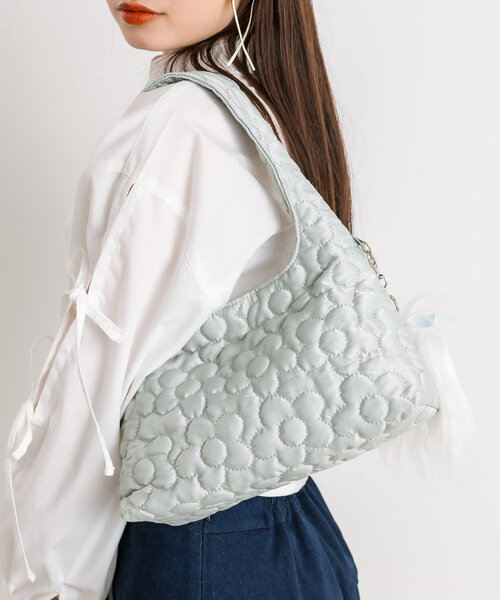 OLIVE des OLIVE（オリーブデオリーブ）の「フラワーキルティングバッグ　1041120110（ショルダーバッグ・レディース・アイボリー/ブルー/ピンク・FREE）」の9枚目の写真