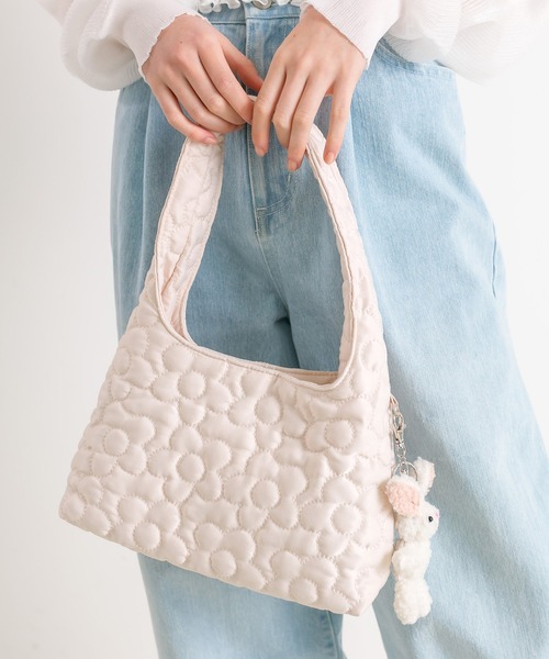 OLIVE des OLIVE（オリーブデオリーブ）の「フラワーキルティングバッグ　1041120110（ショルダーバッグ・レディース・アイボリー/ブルー/ピンク・FREE）」の3枚目の写真