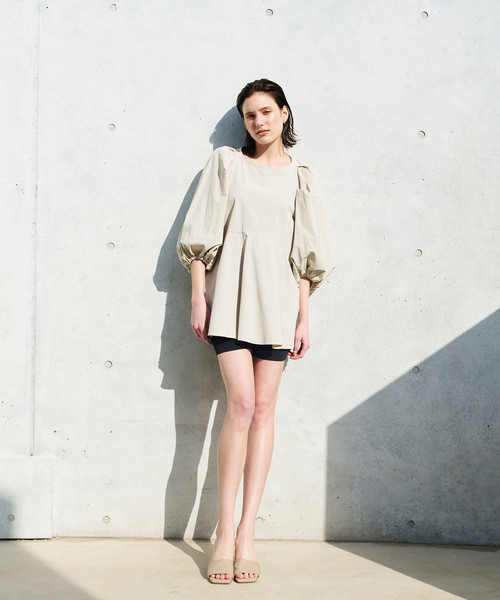 N.O.R.C(ノーク)の「ラッシュガードペプラムブラウス(シャツ/ブラウス・レディース・グレイッシュベージュ/ブラック/ブルー/オフホワイト・フリー)」の7枚目の写真