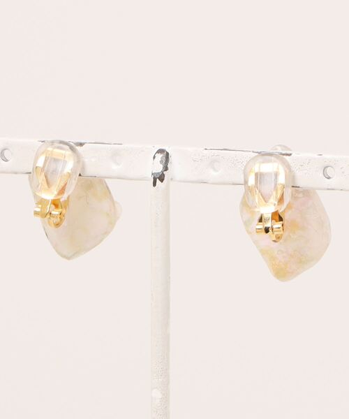 tone(トーン)の「【chez vous】Ink art pearl イヤリング(MA)(イヤリング・レディース・ホワイト系その他/パープル系その他/イエロー系その他・FREE)」の4枚目の写真