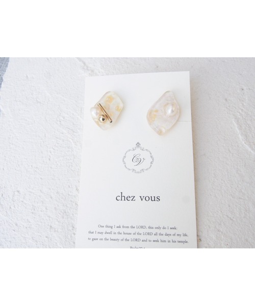 tone(トーン)の「【chez vous】Ink art pearl イヤリング(MA)(イヤリング・レディース・ホワイト系その他/パープル系その他/イエロー系その他・FREE)」の1枚目の写真