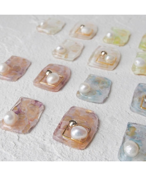 tone(トーン)の「【chez vous】Ink art pearl イヤリング(MA)(イヤリング・レディース・ホワイト系その他/パープル系その他/イエロー系その他・FREE)」の9枚目の写真