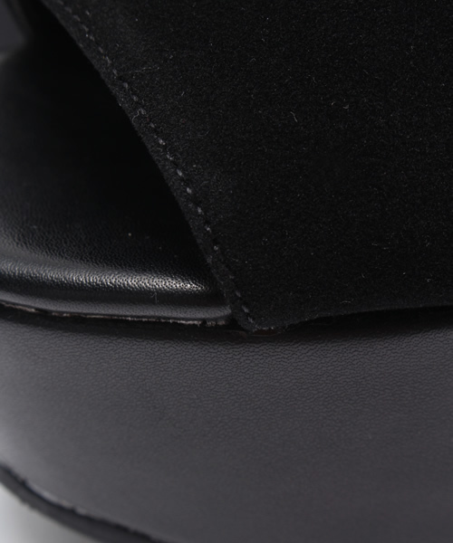 one after another NICE CLAUP（ワンアフターアナザーナイスクラップ）の「【mer11月号掲載 ナイスクラップ】スウェードウェッジサンダル（サンダル・レディース・ベージュ/グレー/ブラック・SMALL/MEDIUM/LARGE）」の12枚目の写真