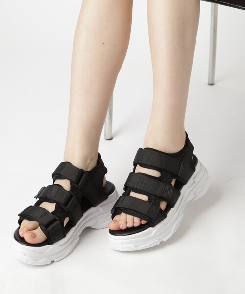 cs T&P(シーエスティーアンドピー)の「厚底多連ベルトスポサン(サンダル・レディース・ブラック/ブラック×ホワイト・M/L/LL/S)」の4枚目の写真