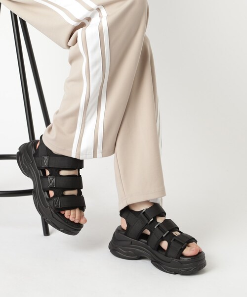 cs T&P(シーエスティーアンドピー)の「厚底多連ベルトスポサン(サンダル・レディース・ブラック/ブラック×ホワイト・M/L/LL/S)」の11枚目の写真