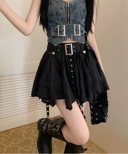 .KOM(ドットコム)の「『.KOM/ドットケーオーエム』ハトメデザインスカート【Y】【CN】(スカート・レディース・ブラック・M)」の1枚目の写真