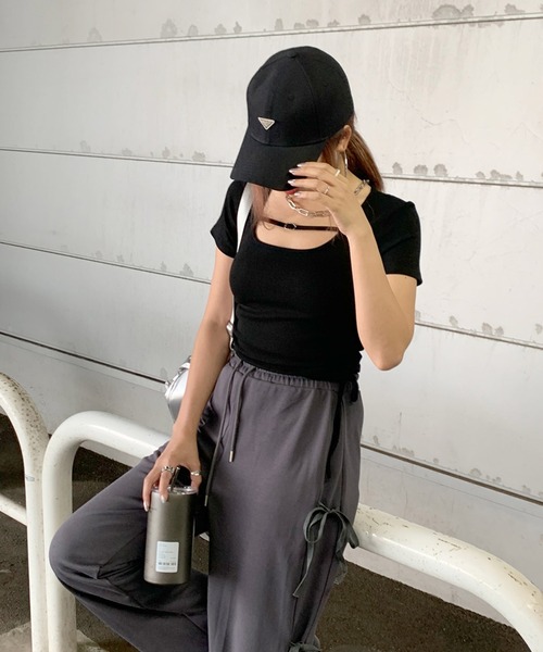 non-hedge（ノンヘッジ）の「サイドドロストチョーカー風クロップド丈トップス（Tシャツ/カットソー・レディース・チャコールグレー/ブラック/オフホワイト/モカ・FREE）」の15枚目の写真