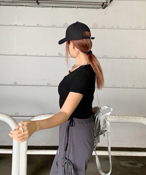 non-hedge（ノンヘッジ）の「サイドドロストチョーカー風クロップド丈トップス（Tシャツ/カットソー・レディース・チャコールグレー/ブラック/オフホワイト/モカ・FREE）」の16枚目の写真