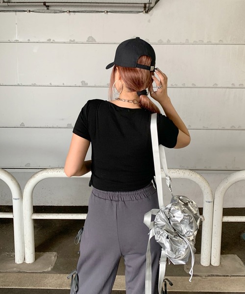 non-hedge（ノンヘッジ）の「サイドドロストチョーカー風クロップド丈トップス（Tシャツ/カットソー・レディース・チャコールグレー/ブラック/オフホワイト/モカ・FREE）」の17枚目の写真