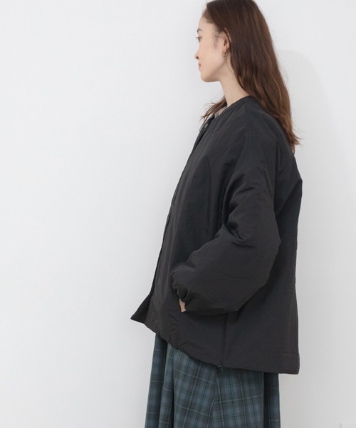 HEILIS（ヘイリス）の「サイドジップ中綿ノーカラージャケット 