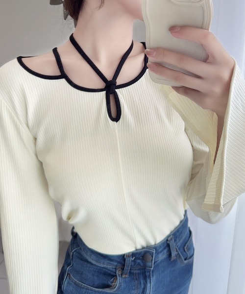 mily bilet（ミウィビレット）の「【mily bilet】程よい肌見せで女性らしく。チョーカー使いパイピング配色袖フレアカットソー（ニット/セーター・レディース・ブラック/グレイッシュベージュ/アイボリー/チャコールグレー・LARGE/MEDIUM/SMALL/X-LARGE）」の5枚目の写真