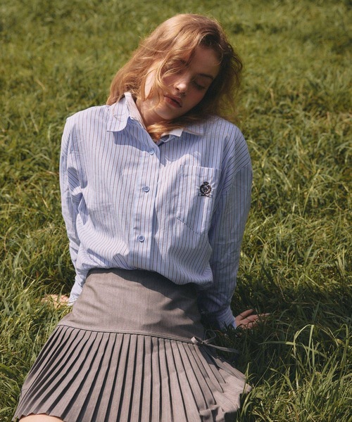 FOREVER 21(フォーエバー トゥエンティーワン)の「【2024FW】アソートオーバーサイズシャツ(シャツ/ブラウス・レディース・ブラック/レッド/ベージュ/ブルー/オフホワイト・FREE)」の1枚目の写真