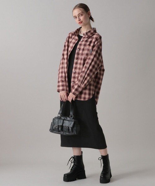 FOREVER 21(フォーエバー トゥエンティーワン)の「【2024FW】アソートオーバーサイズシャツ(シャツ/ブラウス・レディース・ブラック/レッド/ベージュ/ブルー/オフホワイト・FREE)」の21枚目の写真