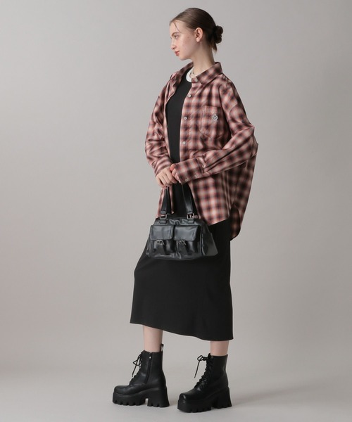 FOREVER 21(フォーエバー トゥエンティーワン)の「【2024FW】アソートオーバーサイズシャツ(シャツ/ブラウス・レディース・ブラック/レッド/ベージュ/ブルー/オフホワイト・FREE)」の22枚目の写真