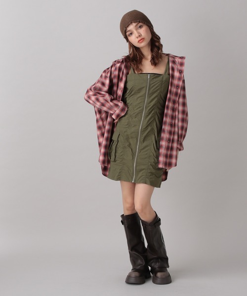 FOREVER 21(フォーエバー トゥエンティーワン)の「【2024FW】アソートオーバーサイズシャツ(シャツ/ブラウス・レディース・ブラック/レッド/ベージュ/ブルー/オフホワイト・FREE)」の10枚目の写真